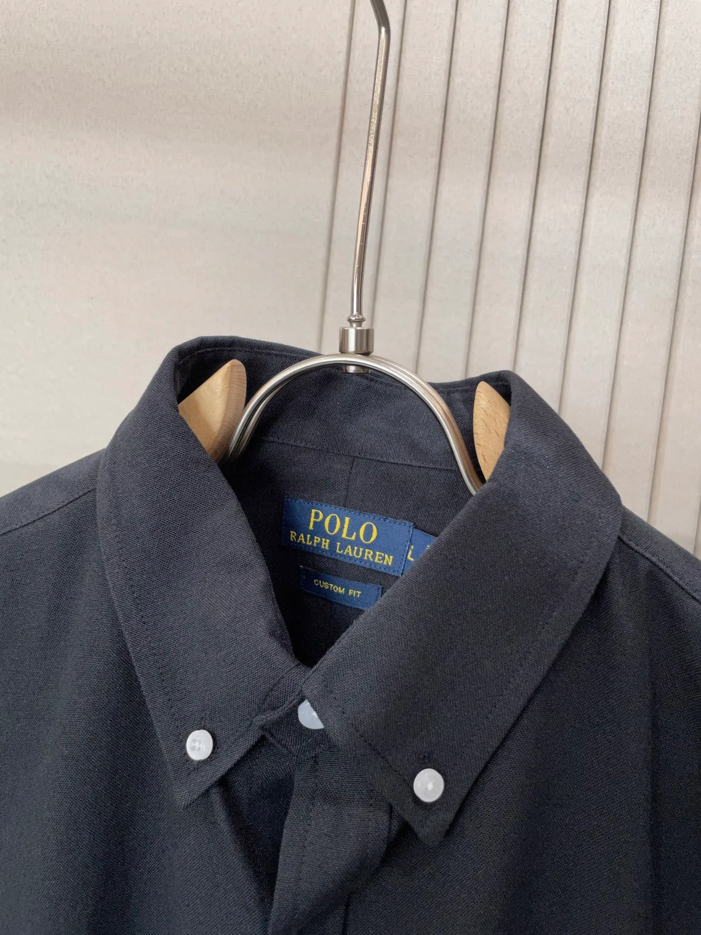 P220 🌸🌸🌸 POLO Ralph Lauren [High Quality] Classic shirt! The classic casual shirt made of pure cotton Oxford cloth has a unique design. It has a simple, clean and classic silhouette design. It is a versatile style that can be switched at will. The fabric feels soft and delicate, highly breathable, and is close to the skin and comfortable to wear. It can be worn alone as an inner layer. Its versatile performance is beyond your imagination! The upper body of the ready-to-wear is simple and classic yet elegant! Size:M-XXL
